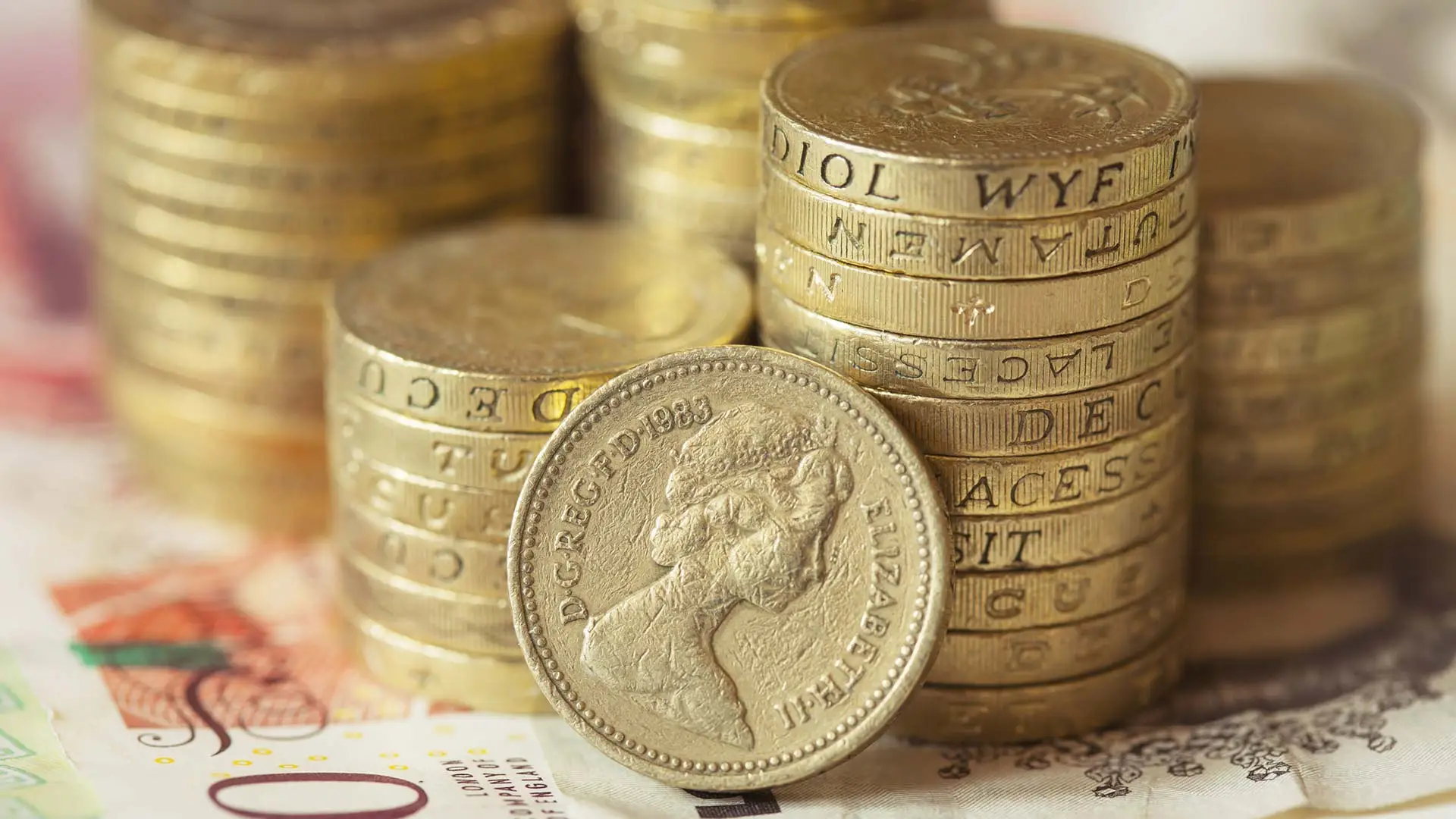 Come e dove convertire le sterline d’oro in euro: consigli utili per chi possiede monete preziose